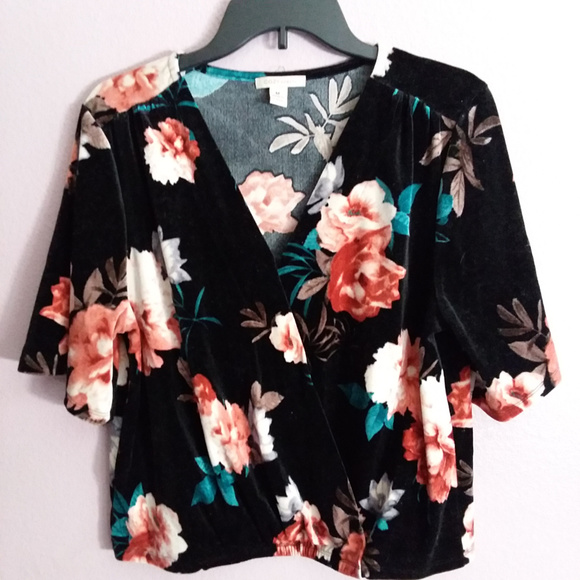 Black Floral Velvet top - Picture 4 of 5
